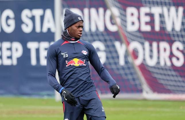 RB Leipzig Training Champions League Leipzig, 27.11.2023, RB Trainingszentrum, UEFA Champions League , RB Leipzig - Abschlusstraining am Vortag von Manchester City vs. RBL , Im Bild: Castello Lukeba (23, RB Leipzig) ,
