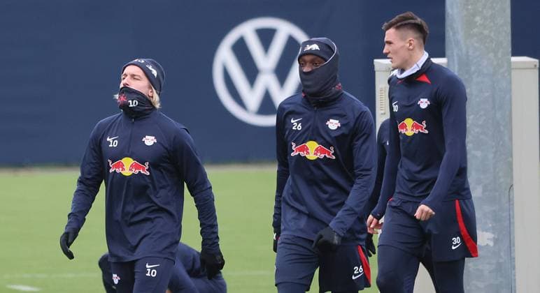 RB Leipzig Training Champions League Leipzig, 27.11.2023, RB Trainingszentrum, UEFA Champions League , RB Leipzig - Abschlusstraining am Vortag von Manchester City vs. RBL , Im Bild v.l.: Emil Forsberg (10, RB Leipzig), Ilaix Moriba (26, RB Leipzig) und Benjamin Sesko (30, RB Leipzig) ,