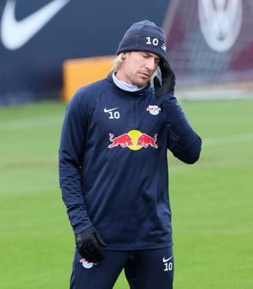 RB Leipzig Training Champions League Leipzig, 27.11.2023, RB Trainingszentrum, UEFA Champions League , RB Leipzig - Abschlusstraining am Vortag von Manchester City vs. RBL , Im Bild: Emil Forsberg (10, RB Leipzig), Enttäuschung. ,