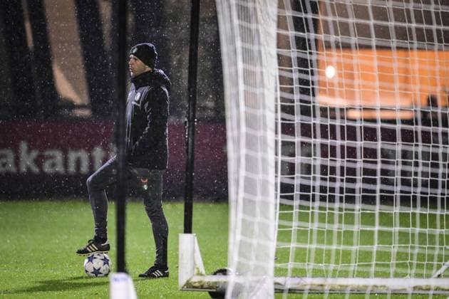 ROTTERDAM - Feyenoord coach Arne Slot during the MD-1 training session prior to the UEFA Champions League match against Atletico Madrid at training complex 1908 on November 27, 2023 in Rotterdam, the Netherlands. ANP OLAF KRAAK UEFA Champions League 2023 24 2023 2024 xVIxANPxSportx xxANPxIVx 484885179 originalFilename: 484885179.jpg