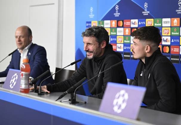 Antwerp s head coach Mark van Bommel and Antwerp s Arbnor Muja pictured during a press conference, PK, Pressekonferenz of Belgian soccer team Royal Antwerp FC, on Monday 27 November 2023 in Hamburg, Germany. The team is preparing for tomorrow s game against Ukrainian club Shakhtar Donetsk, on day five of the Champions League group stage, in group H. TOM GOYVAERTS TomxGoyvaerts  x80933741x