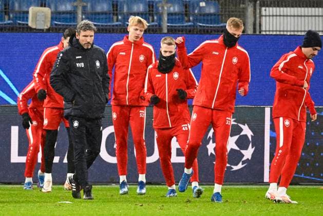 Media activities R Antwerp FC - Champions League 27 11 2023 HAMBURG, GERMANY - NOVEMBER 27 : Marc van Commel and players of Antwerp FC pictured during a training session prior to the UEFA Champions League match between FC Shaktar Donetsk and Royal Antwerp FC on November 27, 2023 in Hamburg, Germany, 27 11 2023 Hamburg Germany  Copyright: xPeterxDexVoechtx