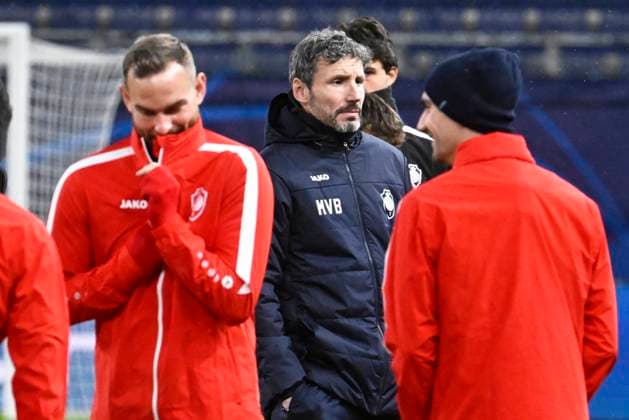 Media activities R Antwerp FC - Champions League 27 11 2023 HAMBURG, GERMANY - NOVEMBER 27 : Marc van Bommel and team pictured during a training session prior to the UEFA Champions League match between FC Shaktar Donetsk and Royal Antwerp FC on November 27, 2023 in Hamburg, Germany, 27 11 2023 Hamburg Germany  Copyright: xPeterxDexVoechtx