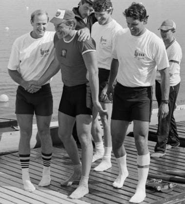Archivbilder der Woche SPORT KW48 Moscow, USSR. Soviet rower Andrei Ruditsyn (C front) and American athletes Bruce Bernard Ibbetson, Tom Woodman, Steve Christensen (L-R back) pose for a photo during the Grand Moscow Regatta on the Krylatskoye Rowing Canal. Alexander Yakovlev TASS  32126316