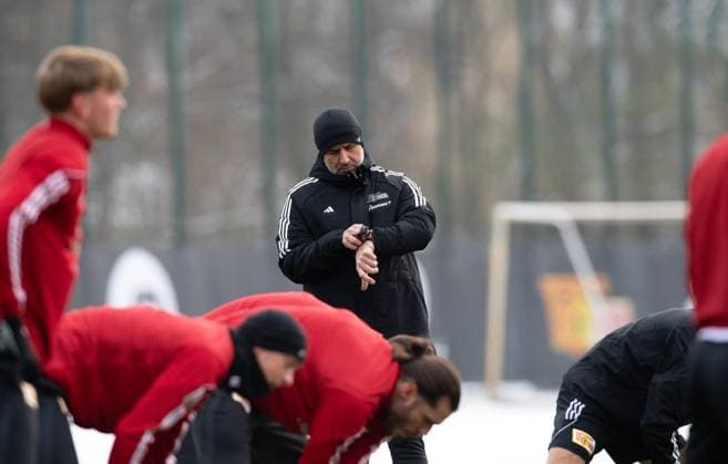 Fussball, Herren, Saison 2023 2024, Champions League, Training des 1. FC Union Berlin am Stadion An der Alten Försterei am Tag vor dem Spiel gegen den SC Braga, Trainer Nenad Bjelica (1. FC Union Berlin), 28.11. 2023, Copyright: xSebastianxRäppold MatthiasxKochx