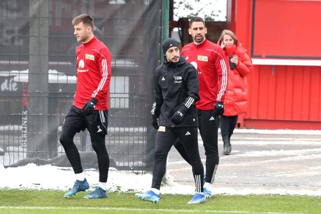 DEU, DFL, 1. FBL, 1.FC Union, Training, 28.11.2023, Stadion Alte Foersterei, Berlin, DEU, DFL, 1. FBL, 1.FC Union, Training, im Bild: Robin Knoche (1.FC Union Berlin 31), Josip Juranovic (1.FC Union Berlin 18), Rani Khedira (1.FC Union Berlin 8) DFL - regulations prohibit any use of Photographs as image sequences and or quasi-video Foto: Juergen Engler nordphoto GmbH