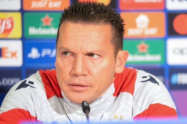27.11.2023, Bern, Stadion Wankdorf, Crvena Zvezda practice, head coach Barak Bakhar Bern Stadion Wankdorf Bern Switzerland Copyright: xJustPictures.ch LuigixRizzox jp-en-LuRi-LR2_3779 20231127