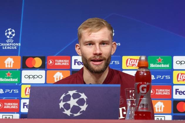 Konrad Laimer (FC Bayern Muenchen, 27) bei der Pressekonferenz, Internationale Pressekonferenz. FC Bayern Muenchen, Fussball, UEFA Champions League, Vorrunde, 5. Spieltag, Saison 23 24, 28.11.2023 , Internationale Pressekonferenz. FC Bayern Muenchen, Fussball, UEFA Champions League, Vorrunde, 5. Spieltag, Saison 23 24, 28.11.2023 Muenchen Copyright: xEibner-Pressefoto JennixMaulx EP_JML
