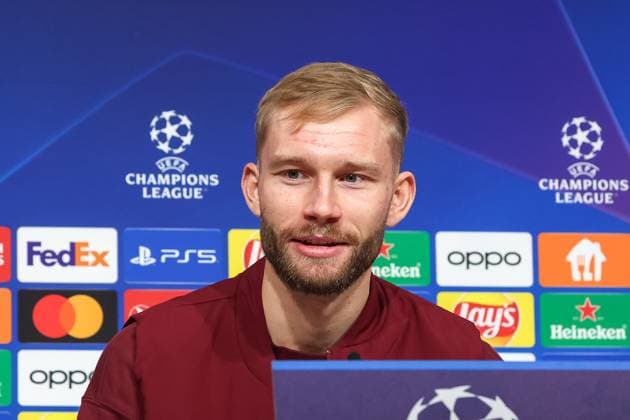 Konrad Laimer (FC Bayern Muenchen, 27) bei der Pressekonferenz, Internationale Pressekonferenz. FC Bayern Muenchen, Fussball, UEFA Champions League, Vorrunde, 5. Spieltag, Saison 23 24, 28.11.2023 , Internationale Pressekonferenz. FC Bayern Muenchen, Fussball, UEFA Champions League, Vorrunde, 5. Spieltag, Saison 23 24, 28.11.2023 Muenchen Copyright: xEibner-Pressefoto JennixMaulx EP_JML