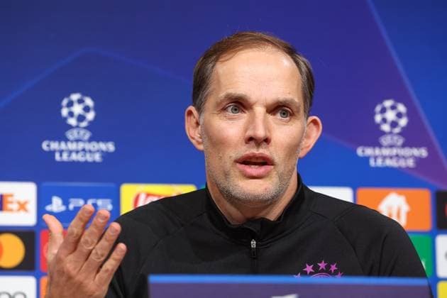 Thomas Tuchel (FC Bayern Muenchen, Cheftrainer) bei der Pressekonferenz, Geste, zeigt mit Hand, Internationale Pressekonferenz. FC Bayern Muenchen, Fussball, UEFA Champions League, Vorrunde, 5. Spieltag, Saison 23 24, 28.11.2023 , Internationale Pressekonferenz. FC Bayern Muenchen, Fussball, UEFA Champions League, Vorrunde, 5. Spieltag, Saison 23 24, 28.11.2023 Muenchen Copyright: xEibner-Pressefoto JennixMaulx EP_JML