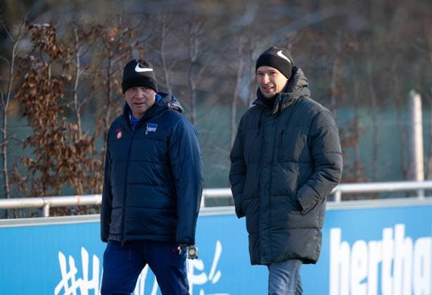 Fussball, Herren, Saison 2023 24, 2. Bundesliga, Hertha BSC, Training, v.l. Trainer Pal Dardai (Hertha BSC), Sportdirektor Benjamin Weber (Hertha BSC), 28.11. 2023,