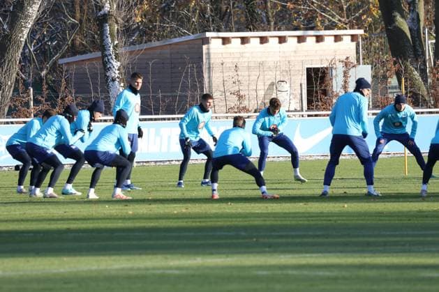 DEU, DFL, 2. FBL Hertha BSC, Training, 28.11.2023, Sportforum, Berlin, DEU, DFL, 2. FBL Hertha BSC, Training, im Bild Hertha-Spielerkreis DFL - regulations prohibit any use of Photographs as image sequences and or quasi-video Foto: Juergen Engler nordphoto GmbH