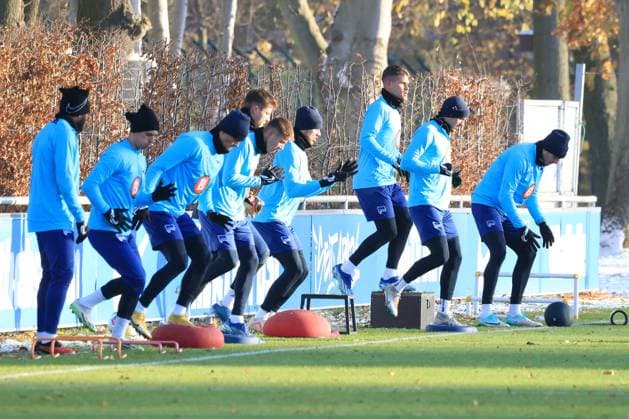 DEU, DFL, 2. FBL Hertha BSC, Training, 28.11.2023, Sportforum, Berlin, DEU, DFL, 2. FBL Hertha BSC, Training, im Bild Hertha-Spielerkreis DFL - regulations prohibit any use of Photographs as image sequences and or quasi-video Foto: Juergen Engler nordphoto GmbH