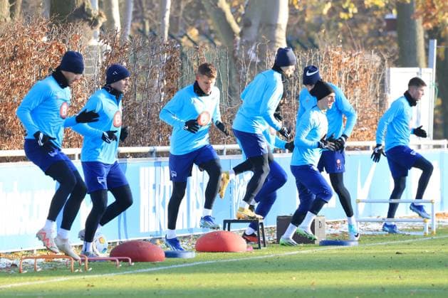 DEU, DFL, 2. FBL Hertha BSC, Training, 28.11.2023, Sportforum, Berlin, DEU, DFL, 2. FBL Hertha BSC, Training, im Bild Hertha-Spielerkreis DFL - regulations prohibit any use of Photographs as image sequences and or quasi-video Foto: Juergen Engler nordphoto GmbH