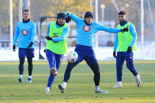 DEU, DFL, 2. FBL Hertha BSC, Training, 28.11.2023, Sportforum, Berlin, DEU, DFL, 2. FBL Hertha BSC, Training, im Bild Smail Prevljak (Hertha BSC Berlin 9), Marton Dardai (Hertha BSC Berlin 31) DFL - regulations prohibit any use of Photographs as image sequences and or quasi-video Foto: Juergen Engler nordphoto GmbH