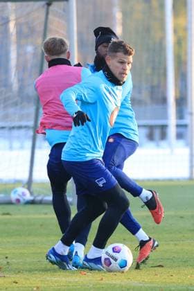 DEU, DFL, 2. FBL Hertha BSC, Training, 28.11.2023, Sportforum, Berlin, DEU, DFL, 2. FBL Hertha BSC, Training, im Bild Florian Niederlechner (Hertha BSC Berlin 7) DFL - regulations prohibit any use of Photographs as image sequences and or quasi-video Foto: Juergen Engler nordphoto GmbH