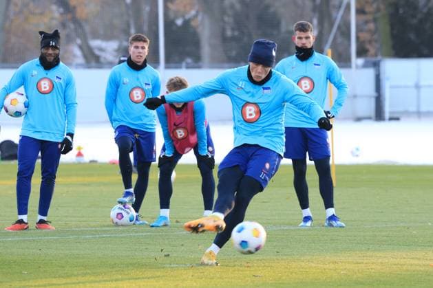 DEU, DFL, 2. FBL Hertha BSC, Training, 28.11.2023, Sportforum, Berlin, DEU, DFL, 2. FBL Hertha BSC, Training, im Bild 11m Training ,Fabian Reese (Hertha BSC Berlin 11) DFL - regulations prohibit any use of Photographs as image sequences and or quasi-video Foto: Juergen Engler nordphoto GmbH