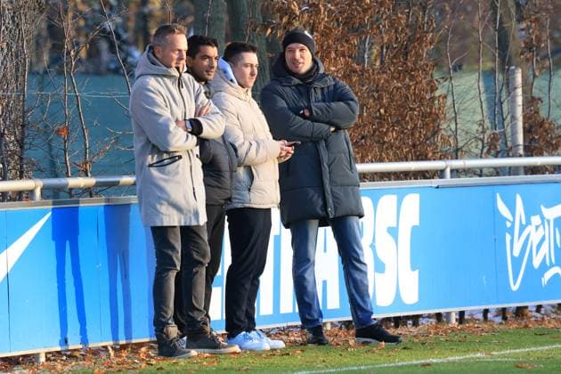 DEU, DFL, 2. FBL Hertha BSC, Training, 28.11.2023, Sportforum, Berlin, DEU, DFL, 2. FBL Hertha BSC, Training, im Bild Praesident Kay Bernstein (Hertha BSC Berlin), Leiter Teammanagement Sami Allagui (Hertha BSC), Teammanager Maximilian Fuerst (Hertha BSC), Benjamin Weber (Sportdirektor, Hertha BSC Berlin) DFL - regulations prohibit any use of Photographs as image sequences and or quasi-video Foto: Juergen Engler nordphoto GmbH