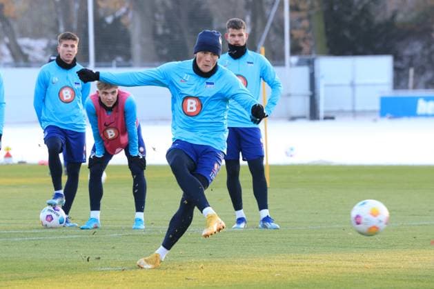 DEU, DFL, 2. FBL Hertha BSC, Training, 28.11.2023, Sportforum, Berlin, DEU, DFL, 2. FBL Hertha BSC, Training, im Bild 11m Training ,Fabian Reese (Hertha BSC Berlin 11) DFL - regulations prohibit any use of Photographs as image sequences and or quasi-video Foto: Juergen Engler nordphoto GmbH