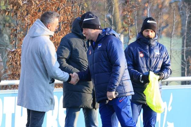 DEU, DFL, 2. FBL Hertha BSC, Training, 28.11.2023, Sportforum, Berlin, DEU, DFL, 2. FBL Hertha BSC, Training, im Bild Praesident Kay Bernstein (Hertha BSC Berlin), Benjamin Weber (Sportdirektor, Hertha BSC Berlin), Cheftrainer Pal Dardai (Hertha BSC Berlin), Co-Trainer Admir Hamzagic (Hertha BSC Berlin) DFL - regulations prohibit any use of Photographs as image sequences and or quasi-video Foto: Juergen Engler nordphoto GmbH
