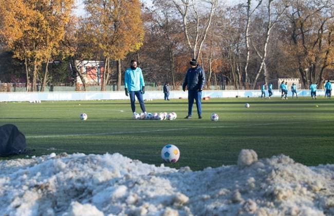 Fussball, Herren, Saison 2023 24, 2. Bundesliga, Hertha BSC, Training, v.l. Torhüter Philip Sprint (Hertha BSC), Torwarttrainer Andreas Menger (Hertha BSC), 28.11. 2023,