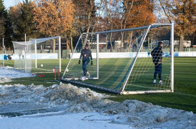 Fussball, Herren, Saison 2023 24, 2. Bundesliga, Hertha BSC, Training, v.l. Torhüter Tim Goller (Hertha BSC), Torhüter Tjark Ernst (Hertha BSC), 28.11. 2023,