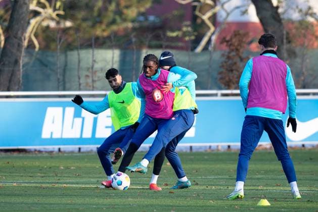 Fussball, Herren, Saison 2023 24, 2. Bundesliga, Hertha BSC, Training, v.l. Nader El-Jindaoui (Hertha BSC), Kelian Nsona (Hertha BSC), Marten Winkler (Hertha BSC), Linus Gechter (Hertha BSC), 28.11. 2023,