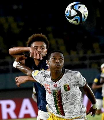 (231128) -- SURAKARTA, Nov. 28, 2023 -- Baye Coulibaly (R) of Mali competes during the semifinal match between France and Mali at FIFA U-17 World Cup Indonesia 2023 in Surakarta, Indonesia, Nov. 28, 2023. ) (SP)INDONESIA-SURAKARTA-FIFA U17, U 17 WORLD CUP-SEMIFINAL-FRA VS MLI AgungxKuncahyaxB. 