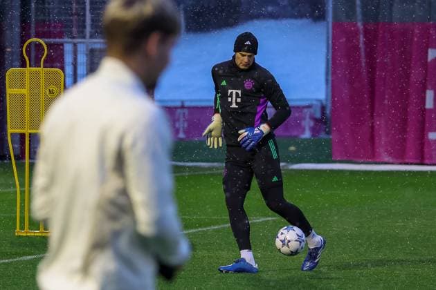 Manuel Neuer (FC Bayern Muenchen, 01) beim Training im Schnee, kalt, Muetze, Tuch, Abschlusstraining. FC Bayern Muenchen, Fussball, UEFA Champions League, Vorrunde, 5. Spieltag, Saison 23 24, 28.11.2023, Abschlusstraining. FC Bayern Muenchen, Fussball, UEFA Champions League, Vorrunde, 5. Spieltag, Saison 23 24, 28.11.2023 Muenchen Copyright: xEibner-Pressefoto JennixMaulx EP_JML