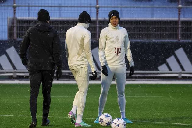 Jamal Musiala (FC Bayern Muenchen, 42) beim Training im Schnee, kalt, Muetze, Tuch, Abschlusstraining. FC Bayern Muenchen, Fussball, UEFA Champions League, Vorrunde, 5. Spieltag, Saison 23 24, 28.11.2023, Abschlusstraining. FC Bayern Muenchen, Fussball, UEFA Champions League, Vorrunde, 5. Spieltag, Saison 23 24, 28.11.2023 Muenchen Copyright: xEibner-Pressefoto JennixMaulx EP_JML