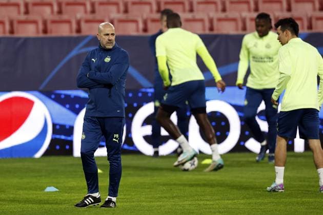 SEVILLE - PSV Eindhoven coach Peter Bosz during the MD-1 training session ahead of the UEFA Champions League group B match against Sevilla FC at the Estadio Ramon Sanchez-Pizjuan on November 28, 2023 in Seville, Spain. ANP MAURICE VAN STEEN UEFA Champions League 2023 24 2023 2024 xVIxANPxSportx xxANPxIVx 484954969 originalFilename: 484954969.jpg