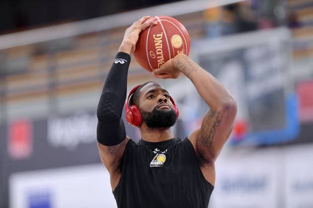 Elijah Childs (MHP Riesen Ludwigsburg 10) beim Aufwaermen , GER, BG Goettingen - MHP Riesen Ludwigsburg, Basketball, Bundesliga BBL, Saison 2023-2024, 2. Spieltag, 28.11.2023. GER, BG Goettingen - MHP Riesen Ludwigsburg, Basketball Bundesliga, 2. Spieltag, Saison 2023-2024, 28.11.2023 Goettingen Copyright: xEibner-Pressefotox-xRolandxSippex EP_RSL