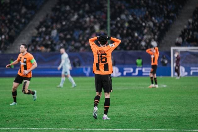 Fußball I Herren I Saison 2023-2024 I UEFA Champions League I 5. Spieltag I Schachtar Donezk - Royal Antwerpen FC I 28.11.2023 Irakli Azarovi (16, Schachtar Donezk) enttäuscht und hält seine Hände an den Kopf. Hamburg Volksparkstadion Hamburg Deutschland Copyright: xLobecax xHenningxRohlfsx