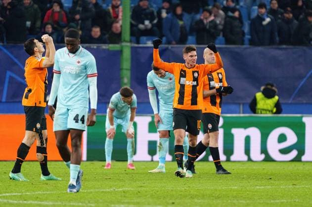 Royal Antwerpen FC enttaeuscht enttaeuschung nach Niederlage, Schachtar Donezk jubelt Jubel nach Sieg Spielende GER, Schachtar Donezk vs. Royal Antwerpen FC, Fussball, Champions League, Gruppe H, Spieltag 5, Saison 2023 2024, 28.11.2023 GER, Schachtar Donezk vs. Royal Antwerpen FC, Fussball, Champions League, Gruppe H, Spieltag 5, Saison 2023 2024, 28.11.2023 Hamburg Copyright: xEibner-Pressefoto MarcelxvonxFehrnx EP_MFN