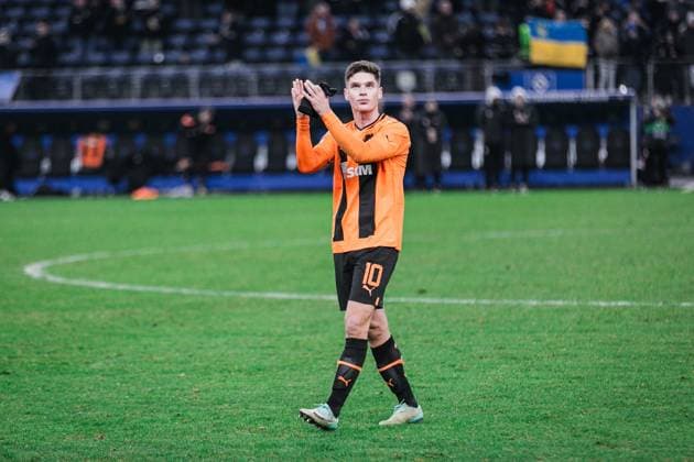 Fußball I Herren I Saison 2023-2024 I UEFA Champions League I 5. Spieltag I Schachtar Donezk - Royal Antwerpen FC I 28.11.2023 Georgiy Sudakov (10, Schachtar Donezk) klatscht. Hamburg Volksparkstadion Hamburg Deutschland Copyright: xLobecax xHenningxRohlfsx