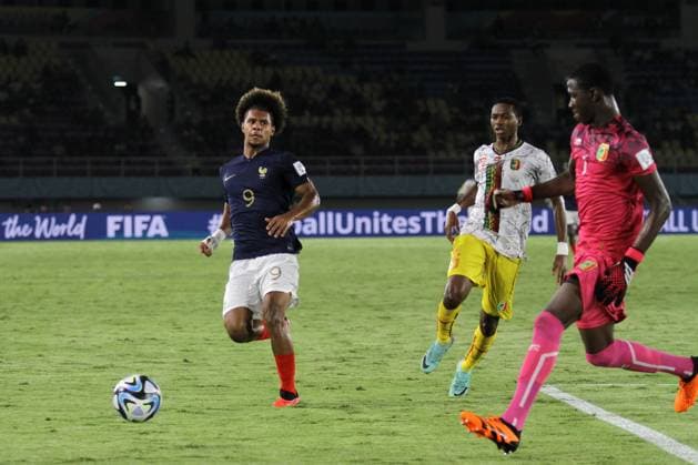 November 28, 2023, Surakarta, Central Java, Indonesia: MATHIS LAMBOURDE of France (L) in action during FIFA U-17 World Cup Semi Final match between France and Mali at Manahan Stadium. Surakarta Indonesia - ZUMAb228 0368597942st Copyright: xAnggaxBudhiyantox