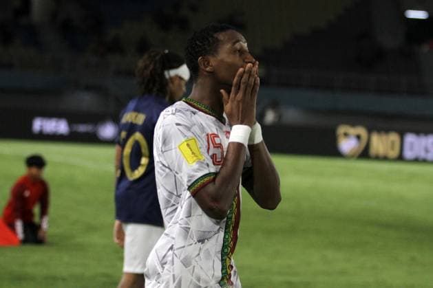 November 28, 2023, Surakarta, Central Java, Indonesia: BAYE COULIBALY of Mali enter the field during FIFA U-17 World Cup Semi Final match between France and Mali at Manahan Stadium. Surakarta Indonesia - ZUMAb228 0368598383st Copyright: xAnggaxBudhiyantox