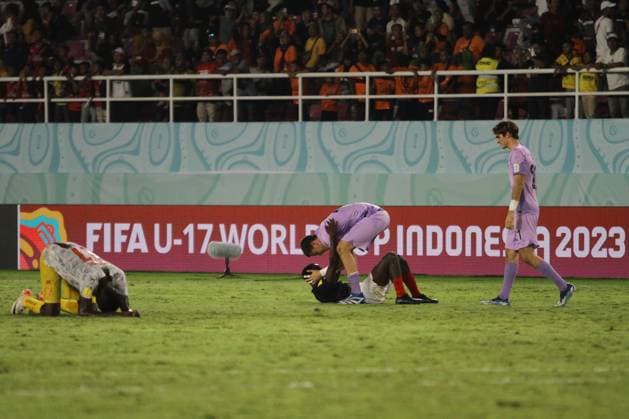 November 28, 2023, Surakarta, Central Java, Indonesia: The French national team, Nationalteam players celebrate their victory over the Mali national team during FIFA U-17 World Cup Semi Final match between France and Mali at Manahan Stadium. Surakarta Indonesia - ZUMAb228 0368598901st Copyright: xAnggaxBudhiyantox