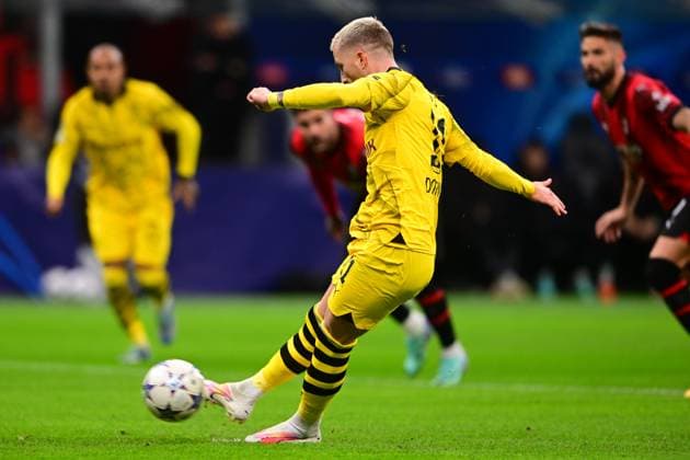 Italy, Mailand, 28.11.2023, San Siro Stadium, AC Milan-Borussia Dortmund - UEFA Champions League 2023 2024 - Group F, Marco Reus of Borussia Dortmund celebrates after scoring his team s first goal Milan San Siro Stadium Lombardy Italy