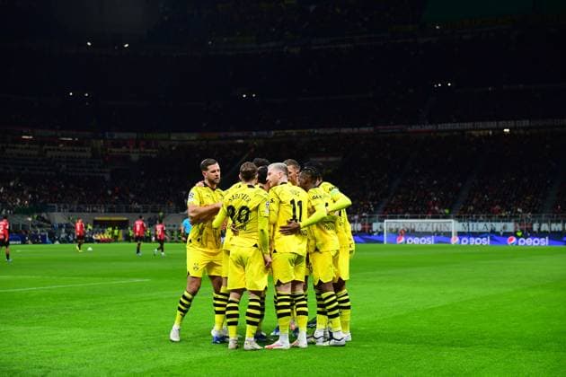 Italy, Mailand, 28.11.2023, San Siro Stadium, AC Milan-Borussia Dortmund - UEFA Champions League 2023 2024 - Group F, Marco Reus of Borussia Dortmund celebrates after scoring his team s first goal with team mates Milan San Siro Stadium Lombardy Italy