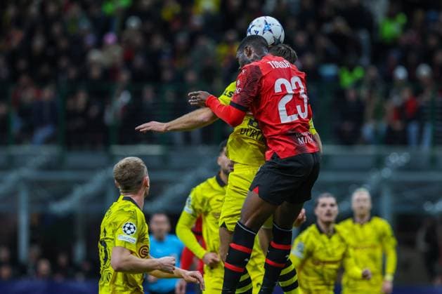 AC Milan vs Borussia Dortmund - UEFA Champions League 2023 24 Group Stage - Group F - 28 11 2023 Fikayo Tomori of AC Milan seen in action during UEFA Champions League 2023 24 Group Stage - Group F football match between AC Milan and Borussia Dortmund at San Siro Stadium, Milan, Italy on November 28, 2023 - Photo FCI Fabrizio Carabelli Copyright: xBEAUTIFULxSPORTS Carabellix