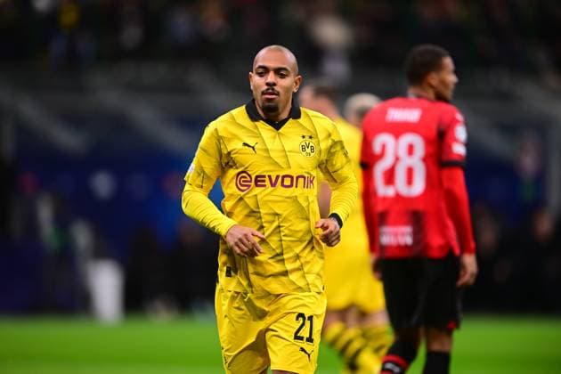 Italy, Mailand, 28.11.2023, San Siro Stadium, AC Milan-Borussia Dortmund - UEFA Champions League 2023 2024 - Group F, Donyell Malen of Borussia Dortmund look on Milan San Siro Stadium Lombardy Italy