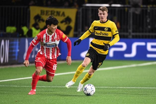 BERN, SWITZERLAND - NOVEMBER 28: Lewin Blum of Young Boys (R) against Inbeom Hwang of Crvena zvezda during the UEFA Champions League Group Stage match between BSC Young Boys and FK Crvena zvezda at Stadion Wankdorf on November 28, 2023 in Bern, Switzerland. Bern Stadion Wankdorf Bern Switzerland Copyright: xJustPictures.ch ManuelxWinterbergerx jp-en-EuSpIm-Y.Boys_Crvena_28Nov2023_00021