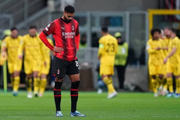Foto Davide Spada LaPresse 28 novembre 2023 - Milano , Italia - calcio - Milan vs Borussia Dortmund - Champions League 2023 2024 - Stadio San Siro. Nella foto: delusione Milan dopo il gol 1-2 bynoe - gittens , Ruben Loftus-Cheek (AC Milan); November 28 , 2023 Milan , Italy - sport, calcio - Milan vs Borussia Dortmund - Champions League 2023 2024 - San Siro Stadium . In the pic : celebrates after scoring 1-2 bynoe - gittens , Ruben Loftus-Cheek (AC Milan);  Copyright: xSpada LaPressex