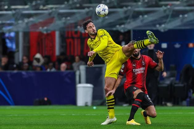 AC Milan vs Borussia Dortmund - UEFA Champions League 2023 24 Group Stage - Group F - 28 11 2023 Mats Hummels of Borussia Dortmund competes for the ball with Olivier Giroud of AC Milan during UEFA Champions League 2023 24 Group Stage - Group F football match between AC Milan and Borussia Dortmund at San Siro Stadium, Milan, Italy on November 28, 2023 - Photo FCI Fabrizio Carabelli Copyright: xBEAUTIFULxSPORTS Carabellix