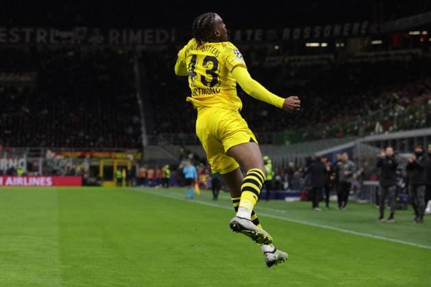 AC Milan v Borussia Dortmund - UEFA Champions League - Group F - Giuseppe Meazza November 28, 2023, Milan: Milan, Italy, 28th November 2023. Jamie Bynoe-Gittens of Borussia Dortmund celebrates with team mates after scoring to give the side a 2-1 lead during the UEFA Champions League match at Giuseppe Meazza, Milan. (Credit Image: Ã‚Â Jonathan Moscrop Sportimage Cal Media) Milan EDITORIAL USE ONLY Copyright: xx ZUMA-20231128_faf_si1_169.jpg JonathanxMoscropx csmphotothree204841