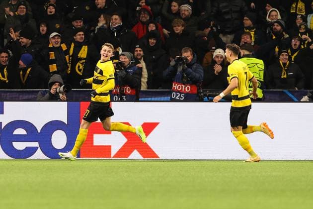 BERN, SWITZERLAND - NOVEMBER 28: Lewin Blum of Young Boys (L) celebrates his goal during the UEFA Champions League Group Stage match between BSC Young Boys and FK Crvena zvezda at Stadion Wankdorf on November 28, 2023 in Bern, Switzerland. Bern Stadion Wankdorf Bern Switzerland Copyright: xJustPictures.ch LuigixRizzox jp-en-EuSpIm-Y.Boys_Crvena_28Nov2023_00030