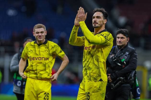 AC Milan vs Borussia Dortmund - UEFA Champions League 2023 24 Group Stage - Group F - 28 11 2023 Mats Hummels of Borussia Dortmund celebrates the victory at the end of the match during UEFA Champions League 2023 24 Group Stage - Group F football match between AC Milan and Borussia Dortmund at San Siro Stadium, Milan, Italy on November 28, 2023 - Photo FCI Fabrizio Carabelli Copyright: xBEAUTIFULxSPORTS Carabellix