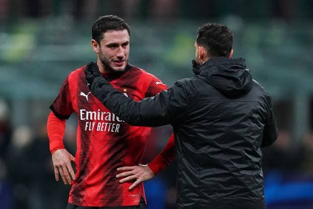 Foto Davide Spada LaPresse 28 novembre 2023 - Milano , Italia - calcio - Milan vs Borussia Dortmund - Champions League 2023 2024 - Stadio San Siro. Nella foto: i giocatori del milan delusi a fine gara Davide Calabria (AC Milan); November 28 , 2023 Milan , Italy - sport, calcio - Milan vs Borussia Dortmund - Champions League 2023 2024 - San Siro Stadium . In the pic : Milan s players delusion after the match Davide Calabria (AC Milan);  Copyright: xSpada LaPressex