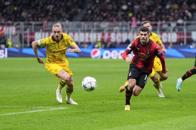 MILAN, ITALY - NOVEMBER 28: Marius Wolf of Dortmund (L) against Christian Pulisic of Milan (R) during the UEFA Champions League Group Stage match between AC Milan and Borussia Dortmund at Stadio Giuseppe Meazza on November 28, 2023 in Milan, Italy. Copyright: xJustPictures.ch JarixPestelaccix jp-en-EuSpIm-JPH00568